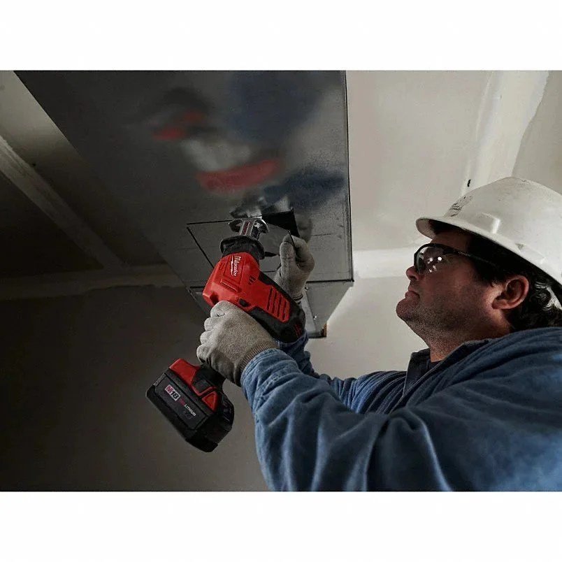 Milwaukee 2696-24 M18 Cordless Compact Combo Tool Kit - Image 2