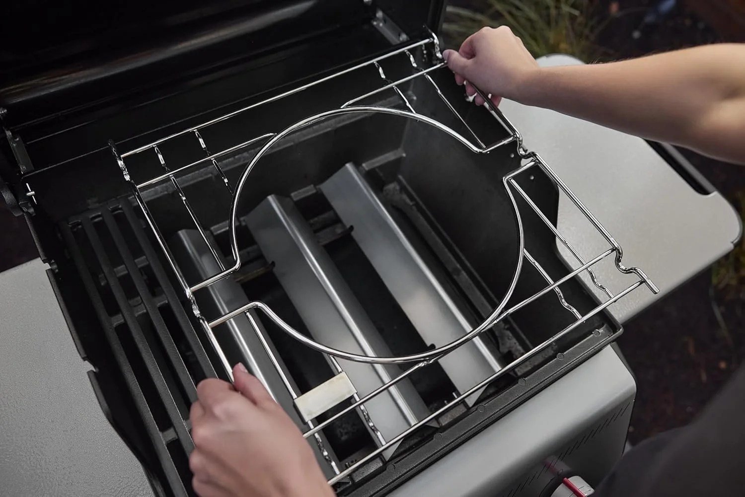 Weber SPIRIT 2-Burner Grill E-210 Liquid Propane Black - Image 8