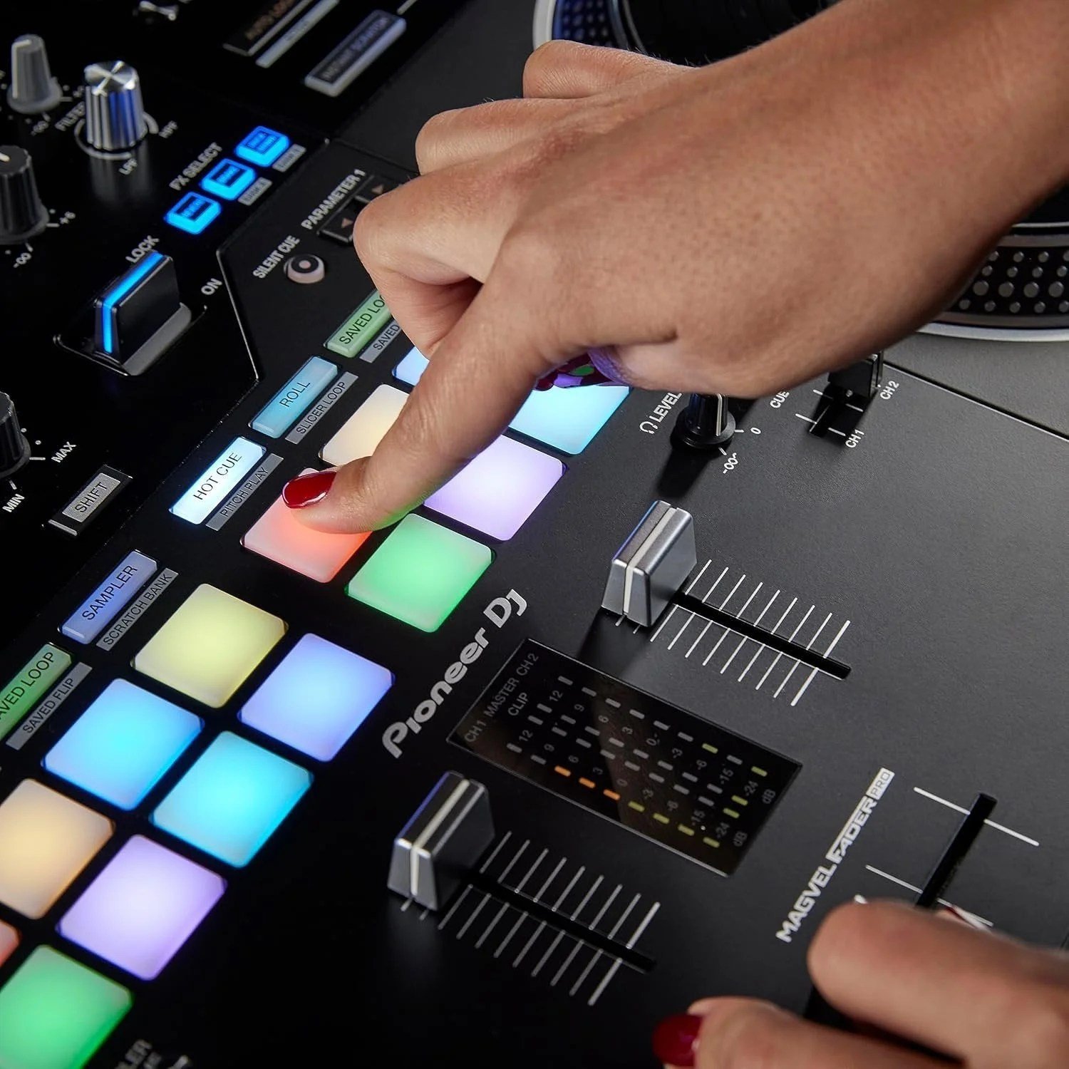 Pioneer DJ DDJ-REV7 DJ Controller - Image 14