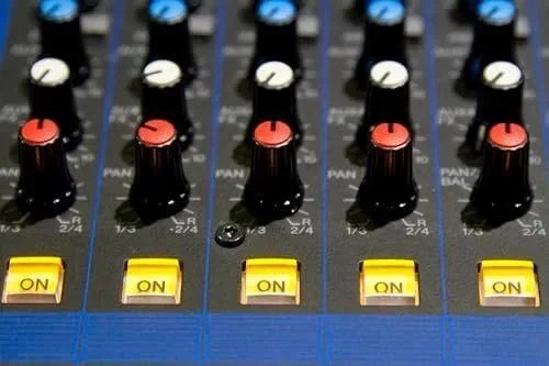 Yamaha MG16XU 16-Inputs 6-Bus Mixers with Effects - Image 3