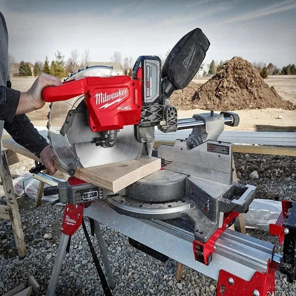 Milwaukee 18V Lithium-Ion Brushless Cordless 12 in. Dual Bevel Sliding Compound - Image 2